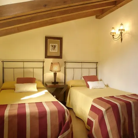 Hotell Ribera Del Corneja